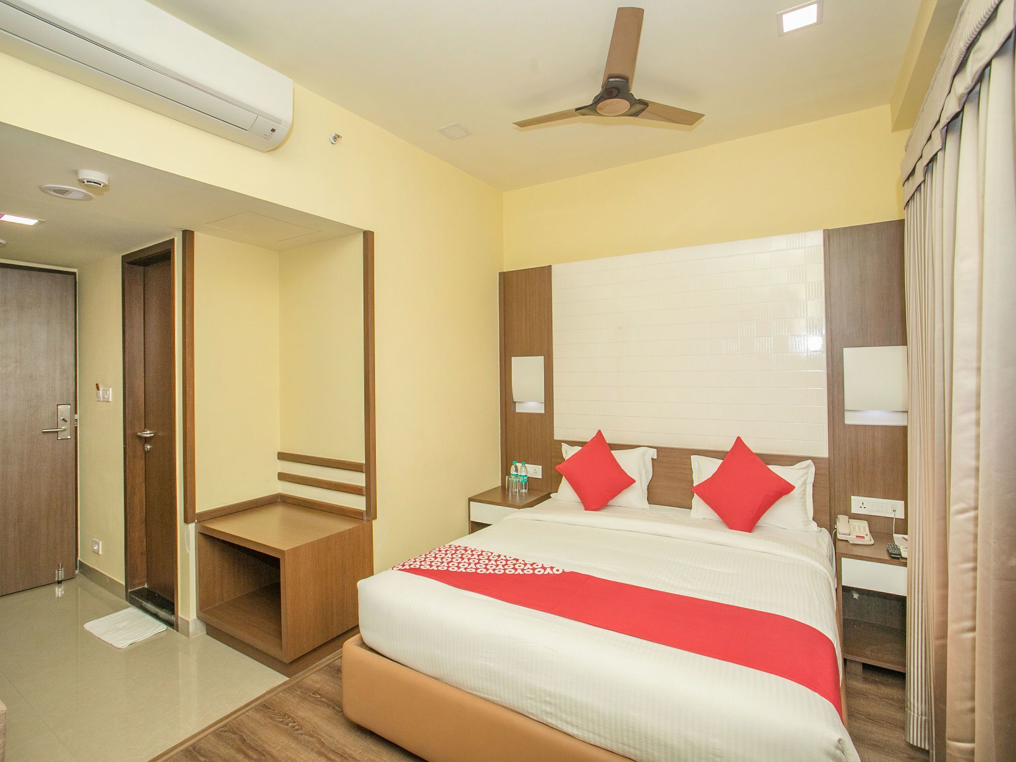 Capital O 15775 Supreme Boutique Hotel