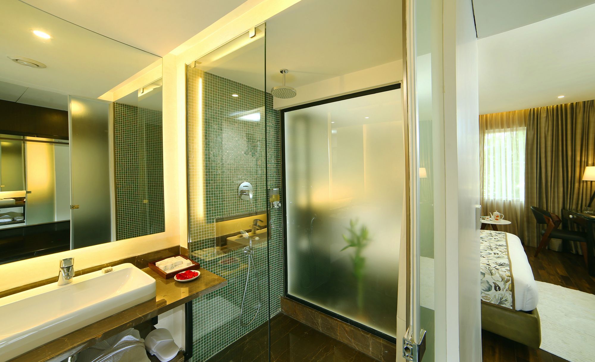 The Royale Senate Race Course, Hotel 3*