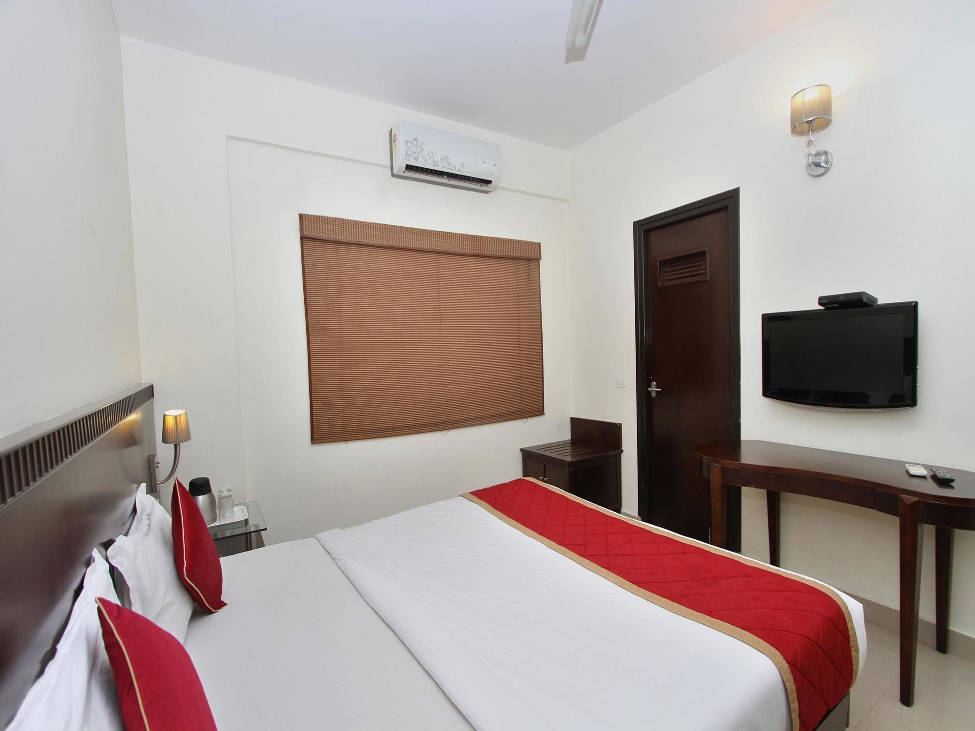 Hotel Oyo 435 Amshi International 3*