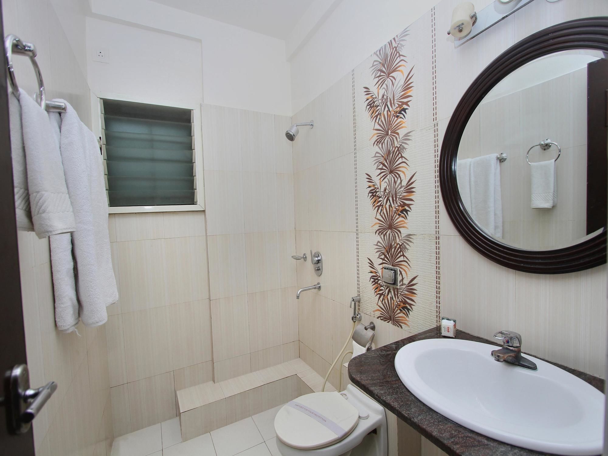 Hotel Oyo 435 Amshi International 3*
