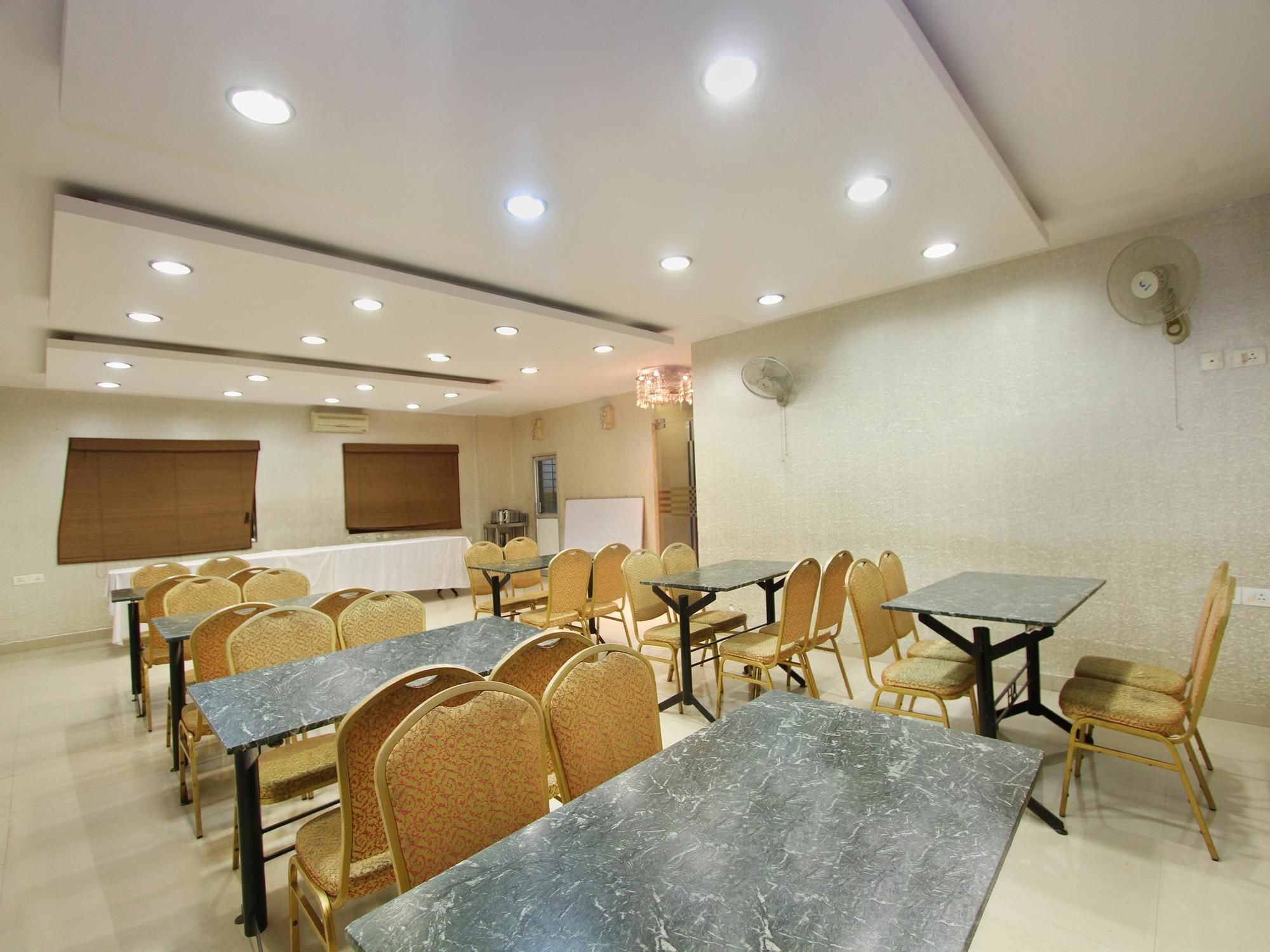 Oyo 435 Amshi International Hotel 3*