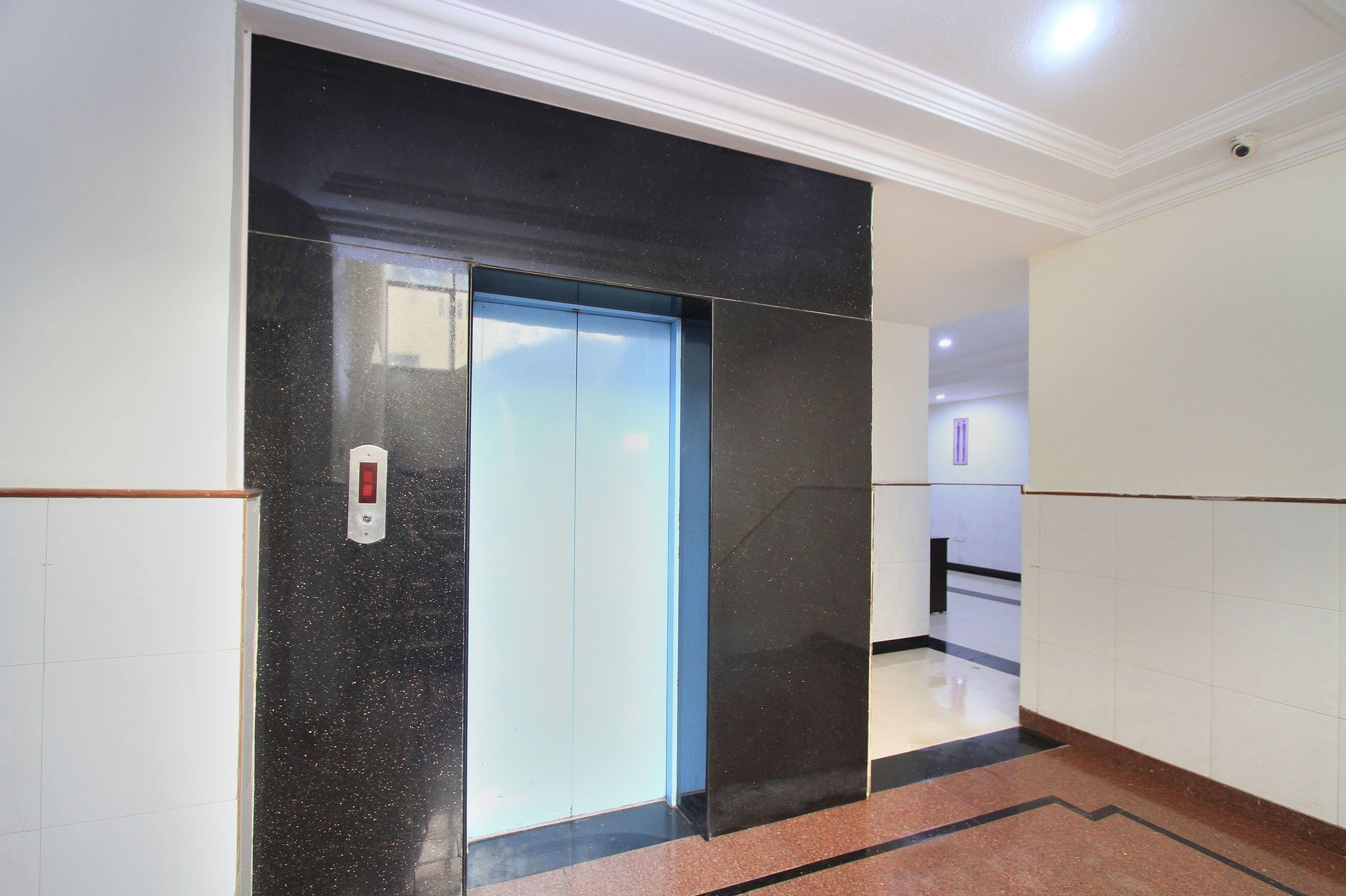 Oyo 9908 Ira Residency Hotel 2*