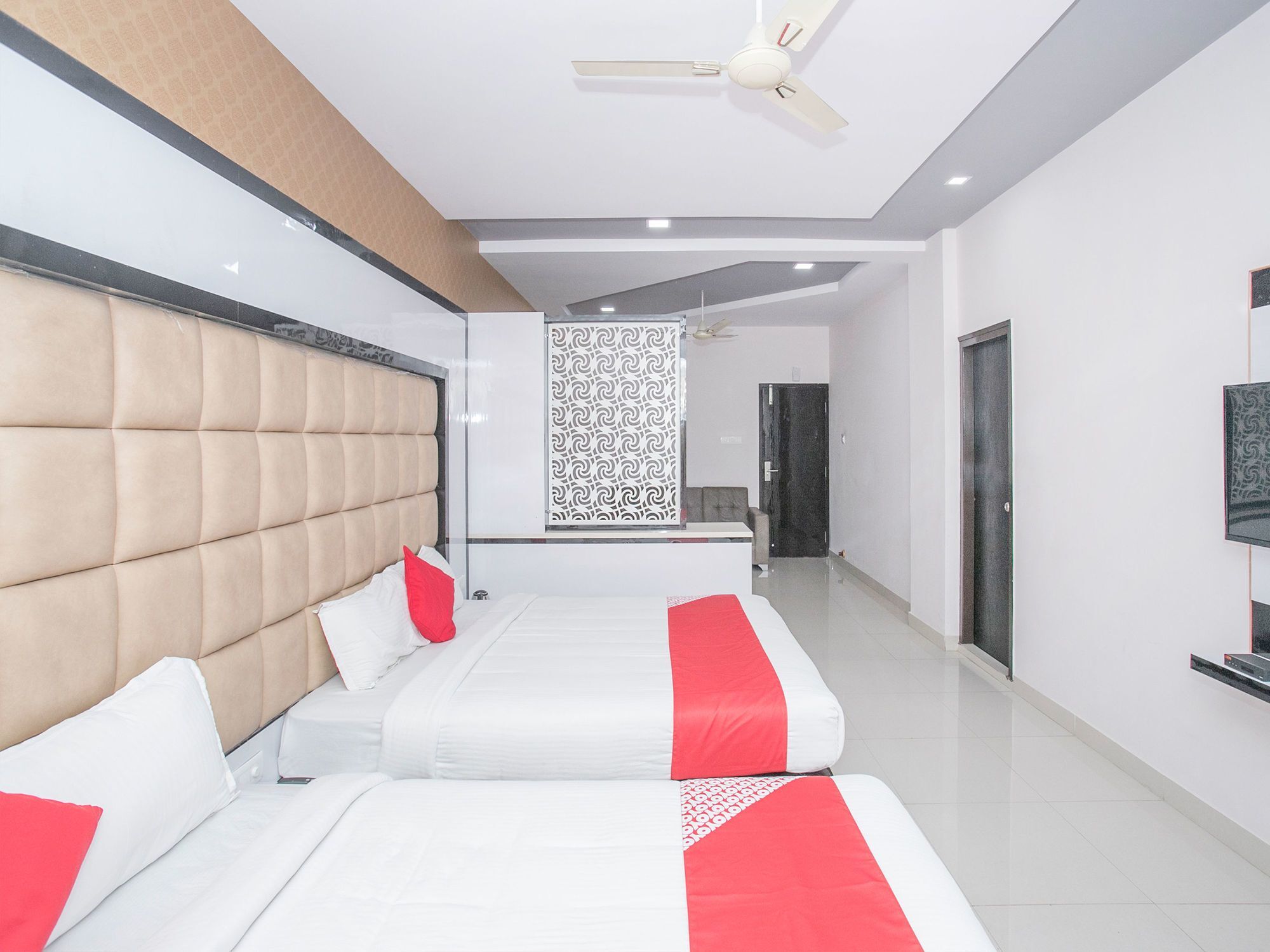 Oyo 15352 Sahara Hotel Bangalore