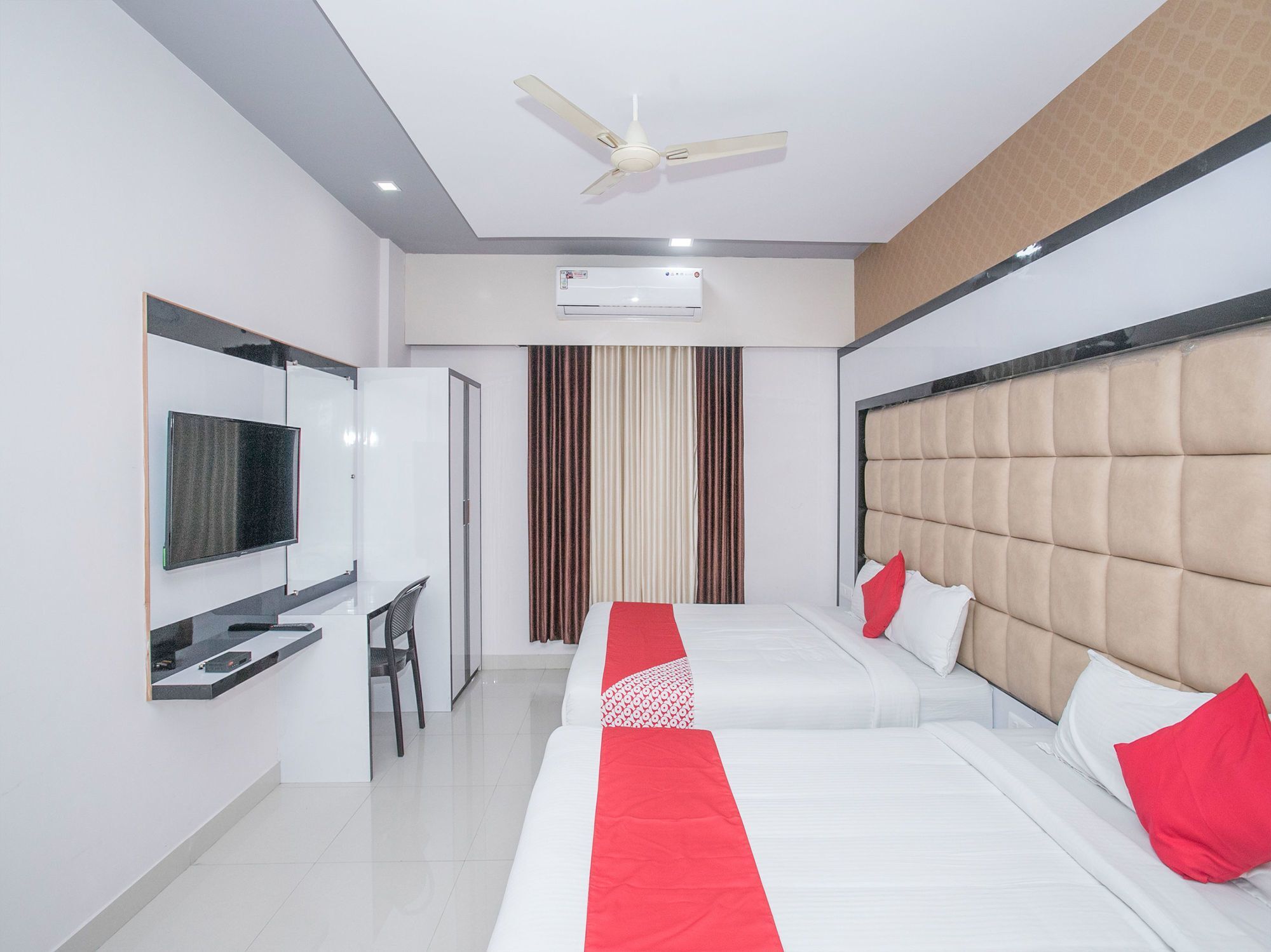 Hotel Oyo 15352 Sahara Bangalore