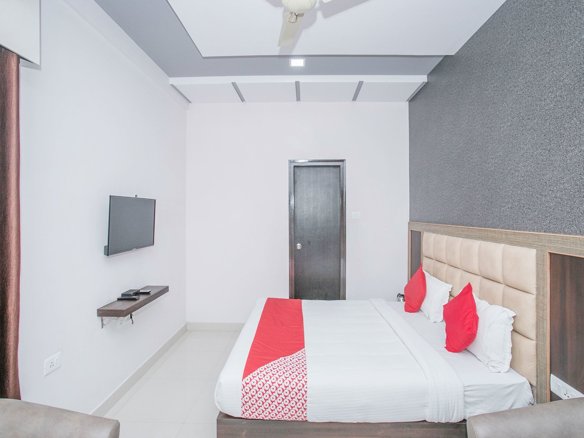 Oyo 15352 Sahara 3*