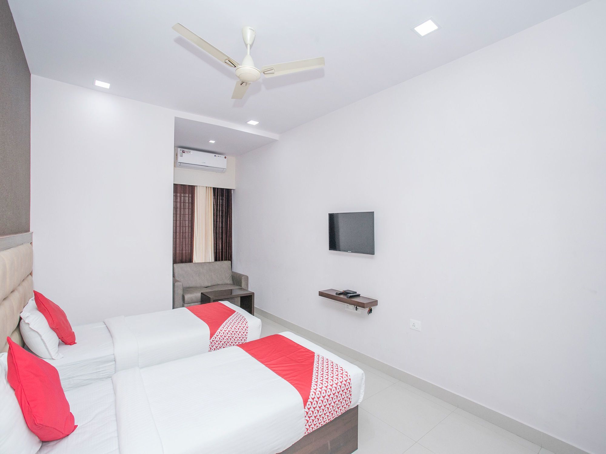 Hotel Oyo 15352 Sahara 3*