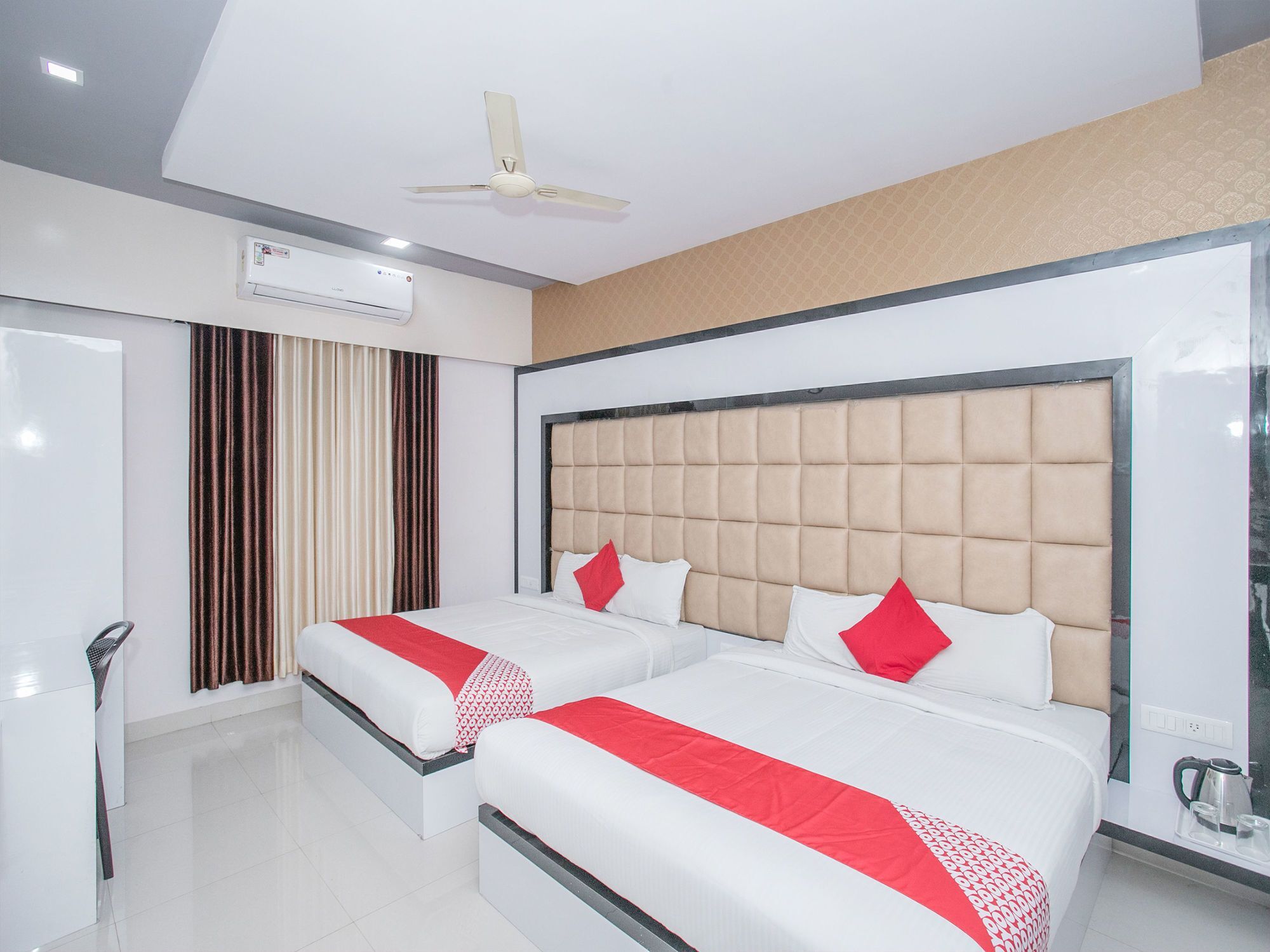 Oyo 15352 Sahara Hotel