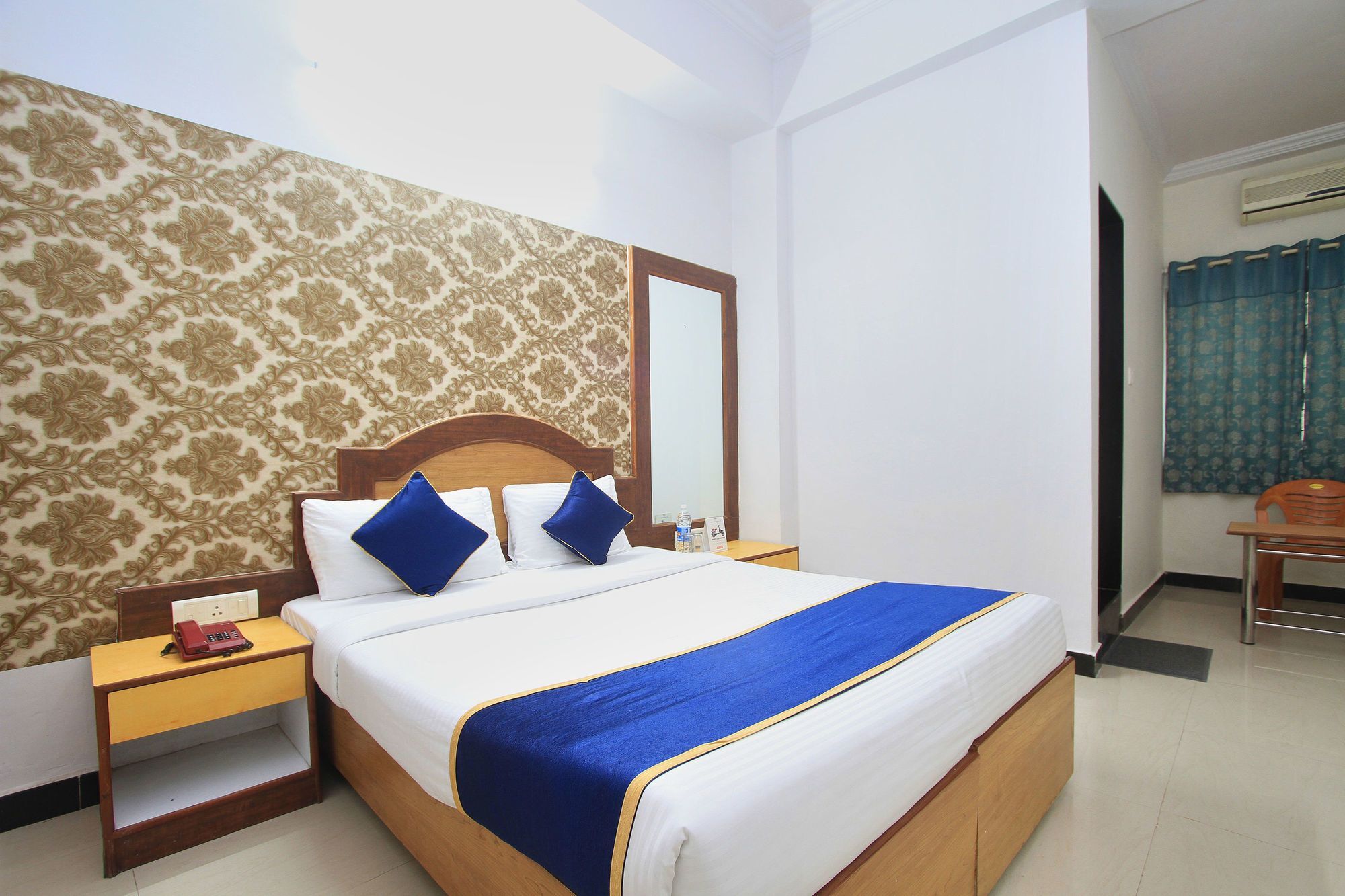 Hotel Oyo 9908 Ira Residency