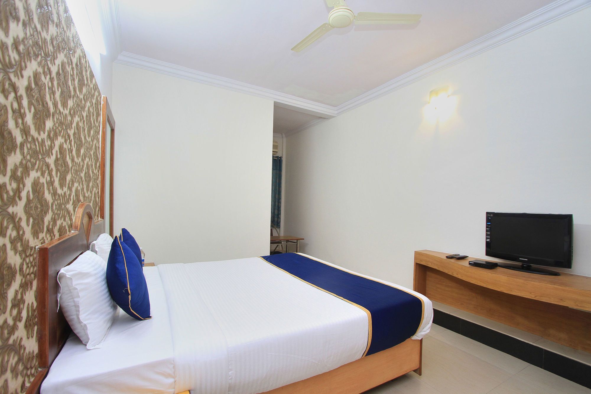 Oyo 9908 Ira Residency Hotel 2*