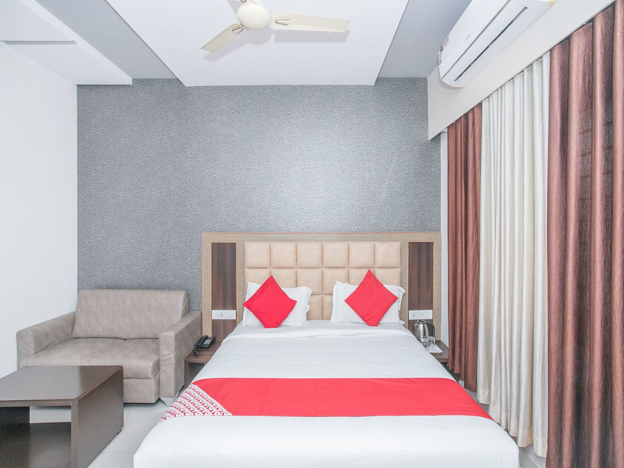 Oyo 15352 Sahara Hotel