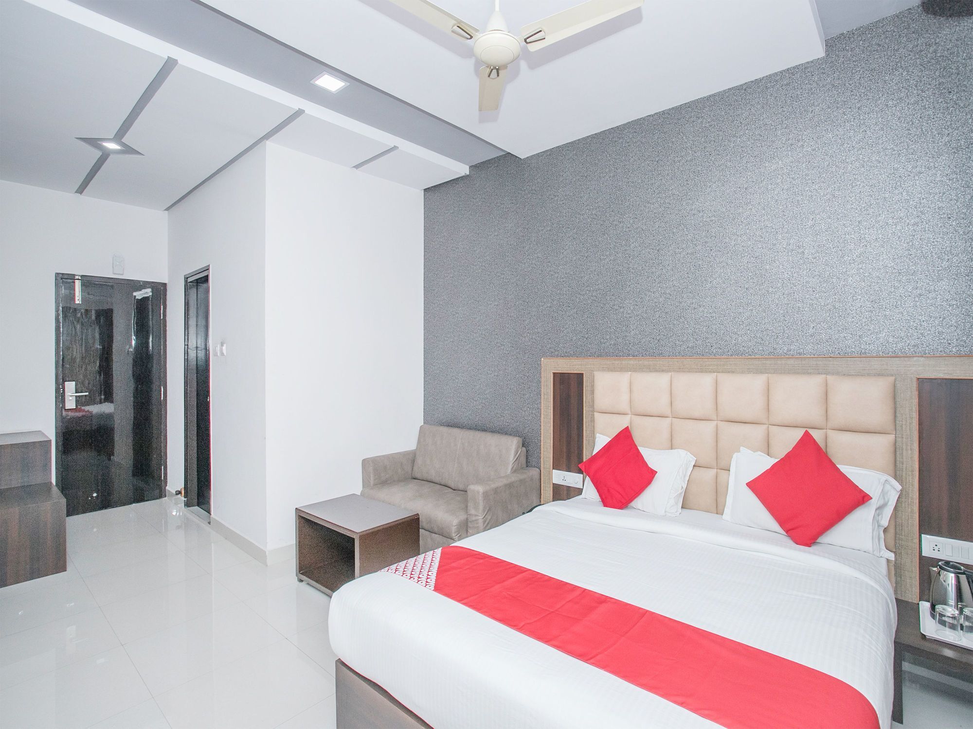 Oyo 15352 Sahara Hotel Bangalore