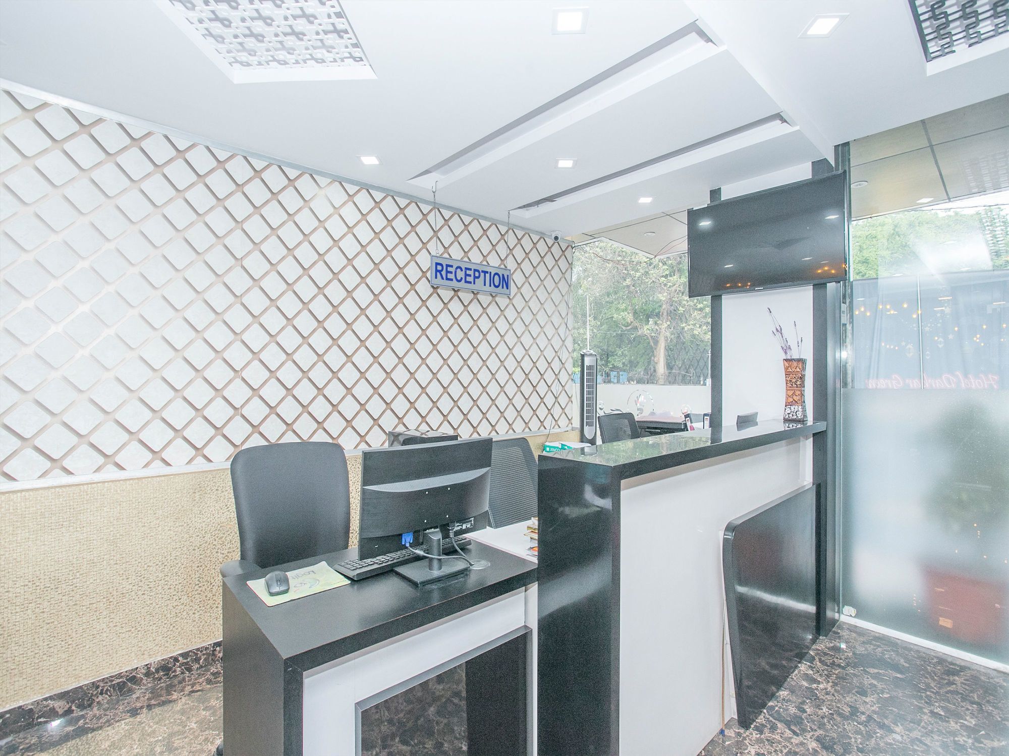 Oyo 15352 Sahara Hotel