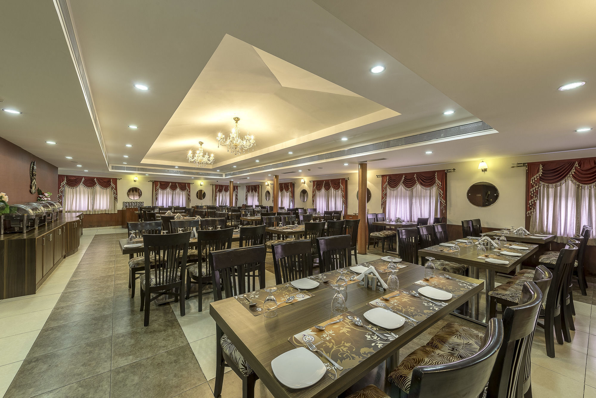 Treebo Crystal Castle Hotel 3*