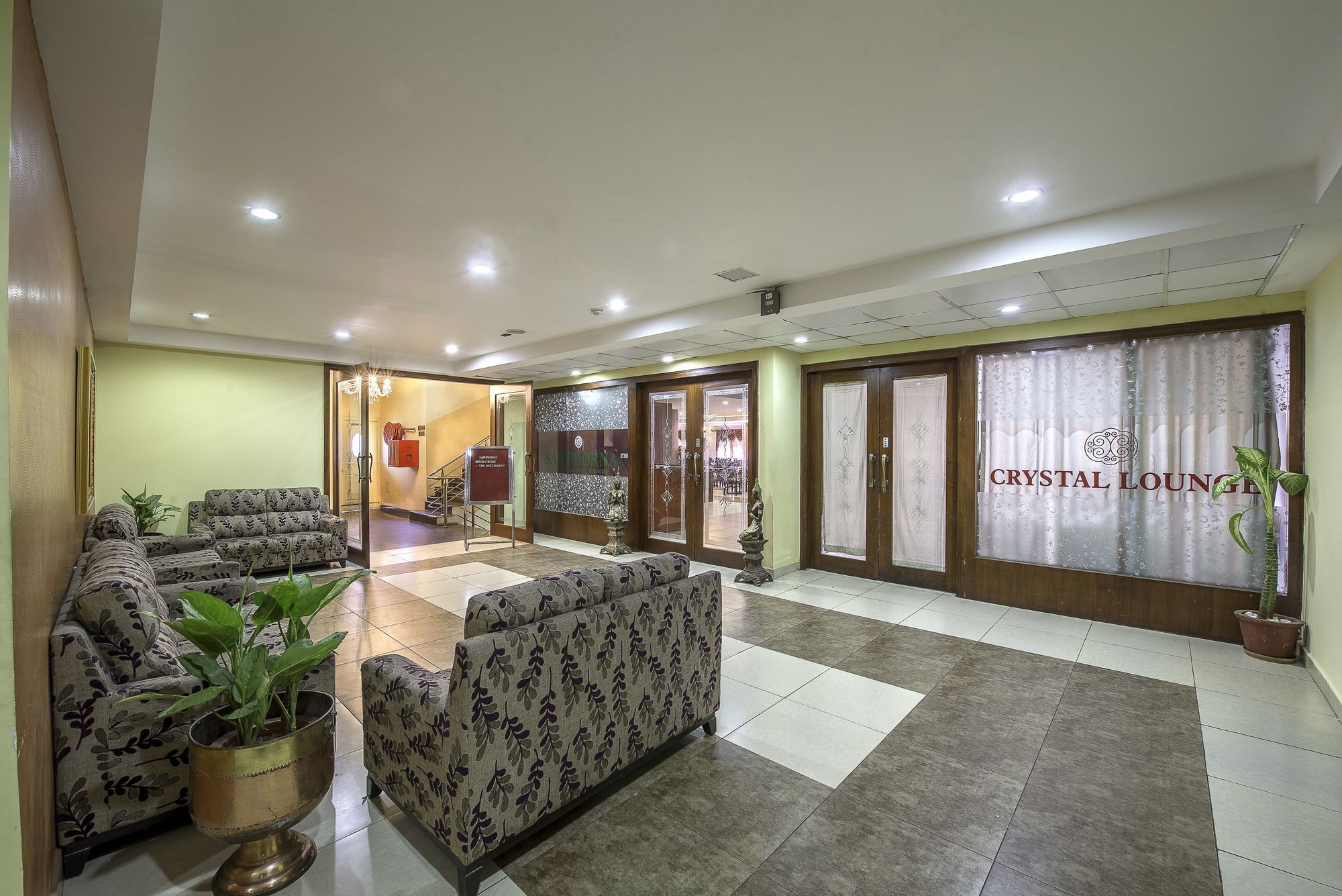 Hotel Treebo Crystal Castle 3*