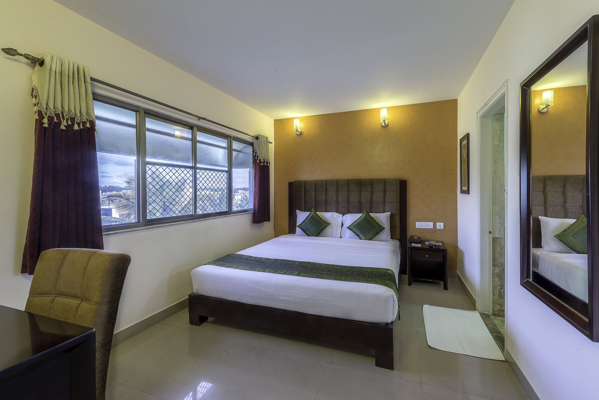 Treebo Crystal Castle Hotel 3*