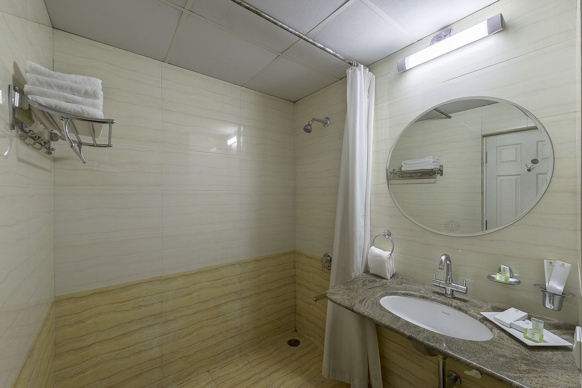 Treebo Crystal Castle Hotel 3*