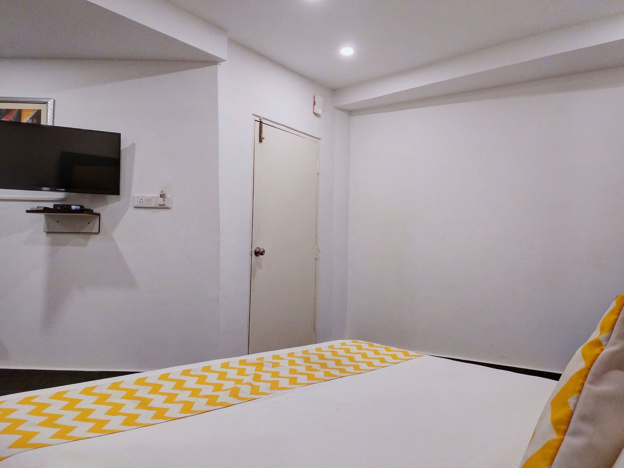Hotel Oyo 10530 Near Forum Mall Bangalore