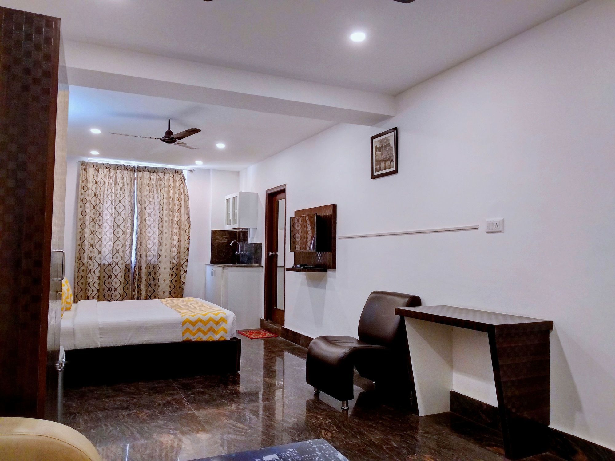 Oyo 10530 Near Forum Mall Hotel Bangalore