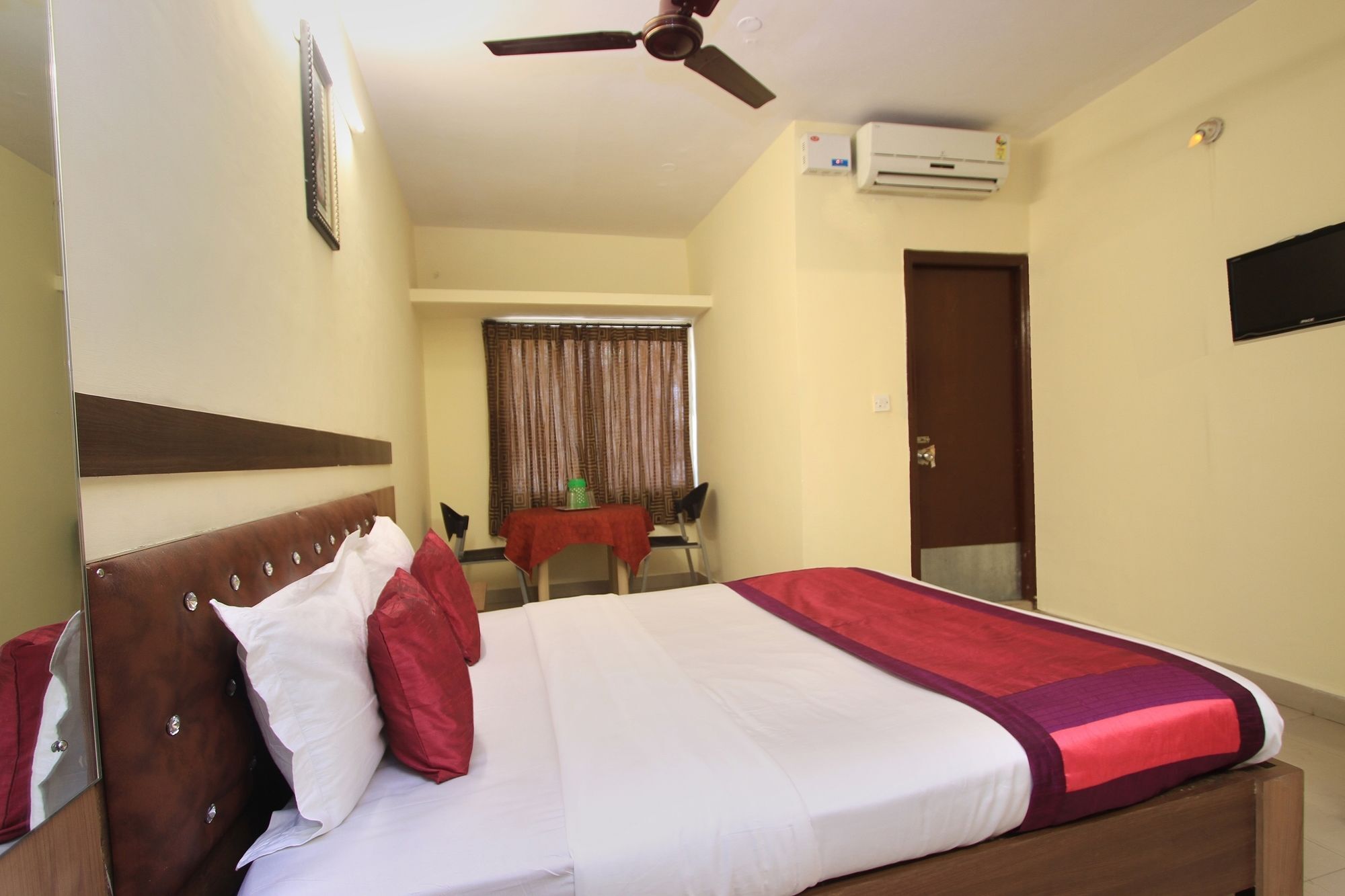 Hotel Oyo 648 Cottonpet 3*
