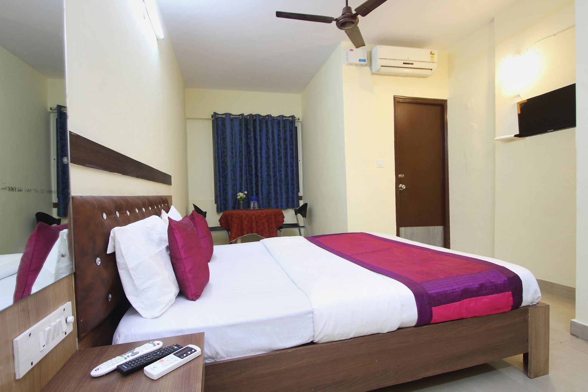 Oyo 648 Cottonpet Hotel Bangalore