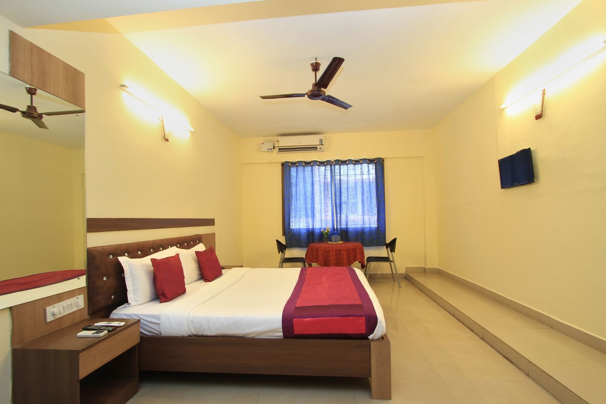 Oyo 648 Cottonpet Hotel