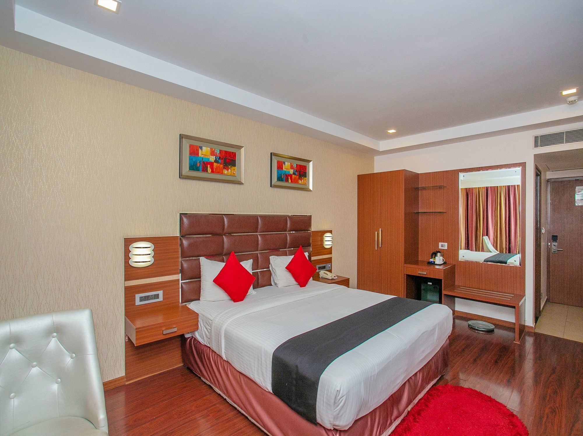 Hotel Capital O 15186 Sahar Pavillion 3*