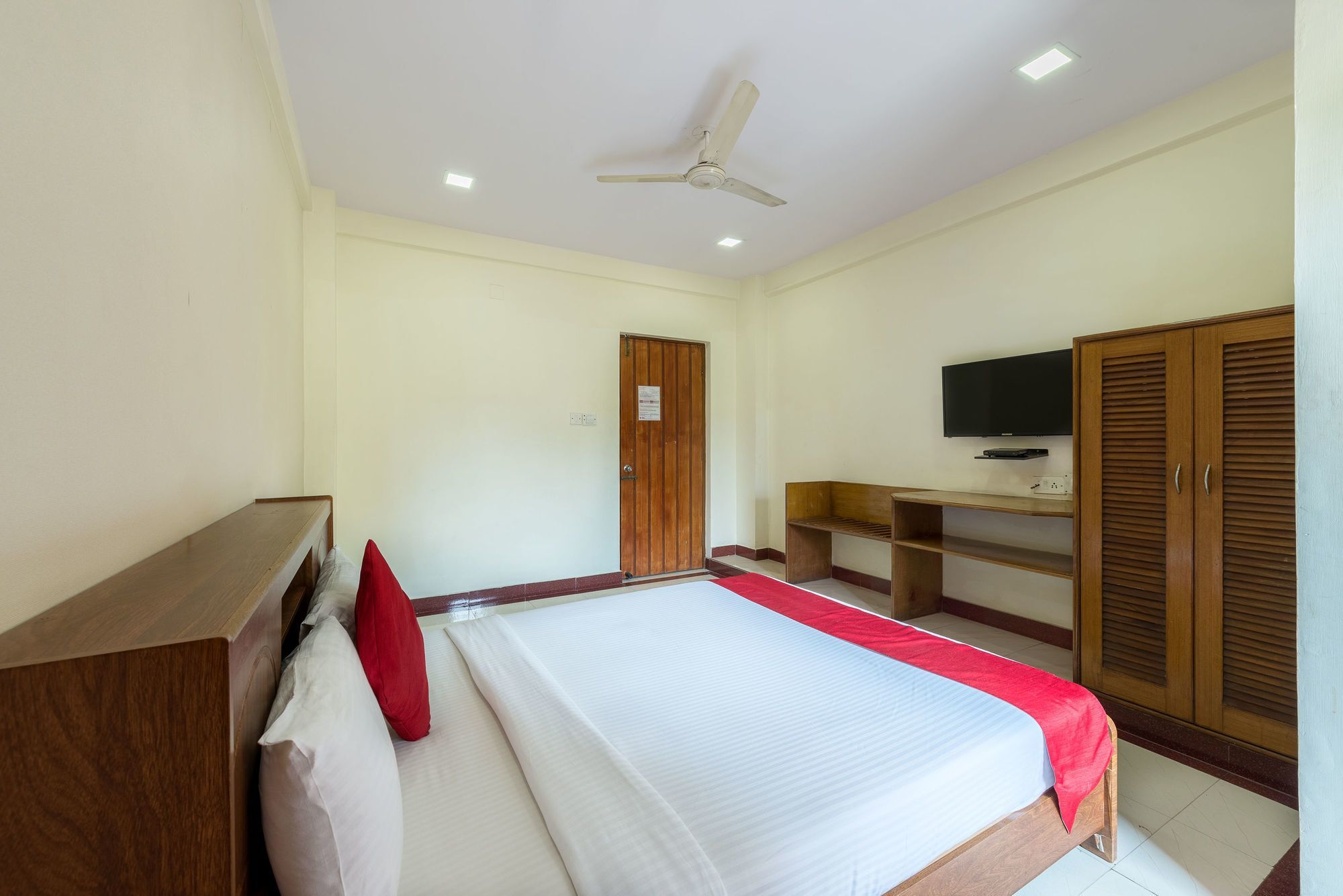 Oyo 3722 Stayeasy Majestic 3* Bangalore