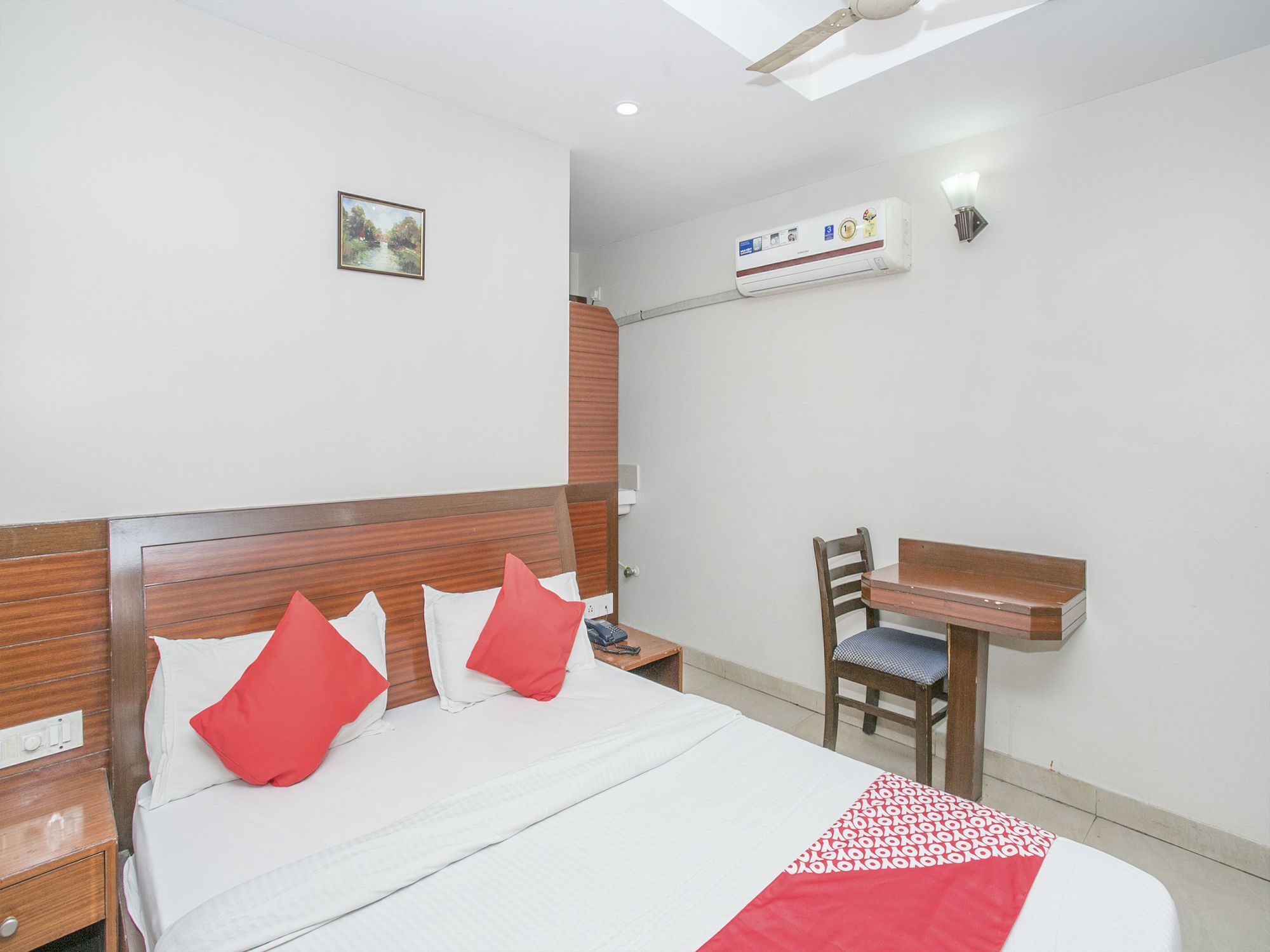 Oyo 13021 Park Palace Bangalore