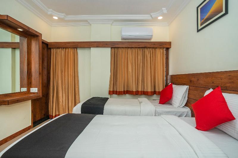 Capital O 13184 Savi International Hotel