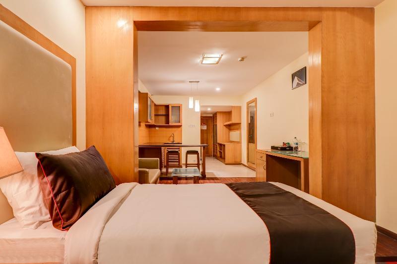 Hotel Collection O 30121 The Mayer Bangalore