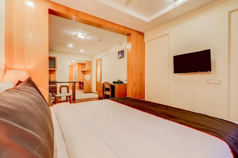 Hotel Collection O 30121 The Mayer Bangalore