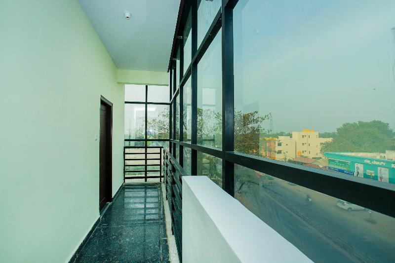 Oyo 19704 Sai Dham Comfort Hotel 3*