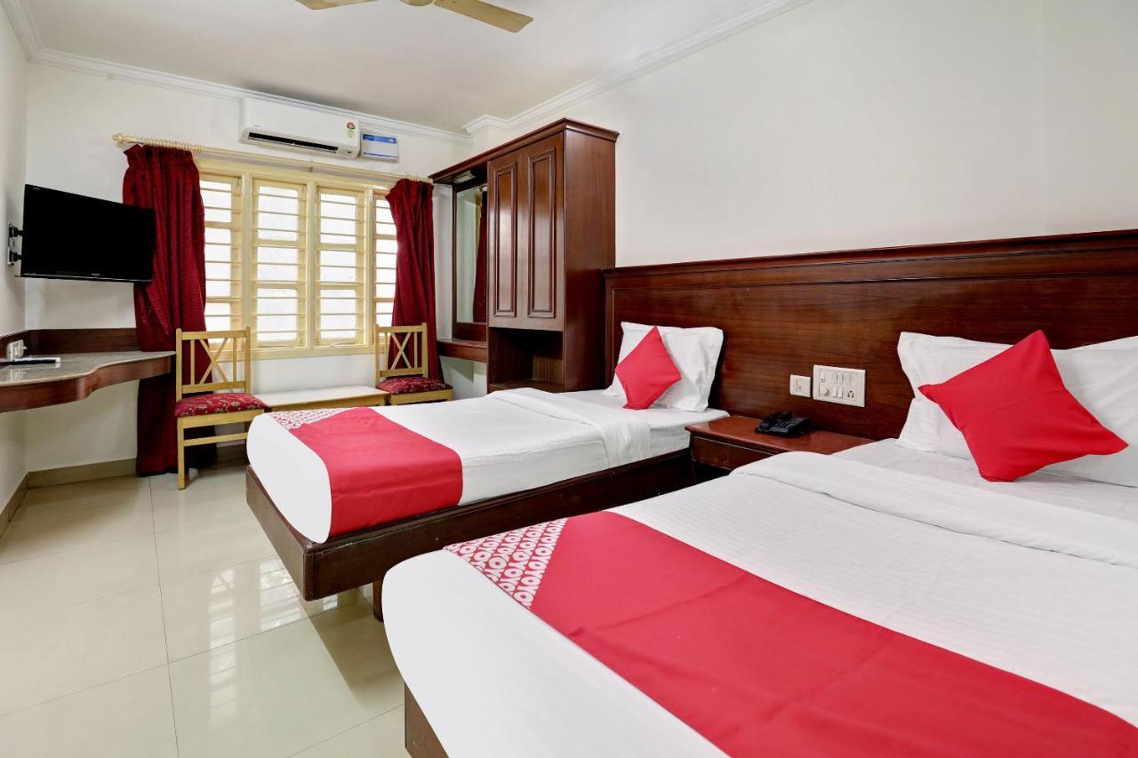 Oyo 38662 Snt Comforts Hotel