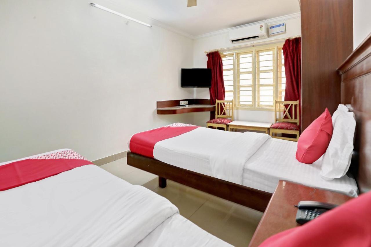 Oyo 38662 Snt Comforts Hotel