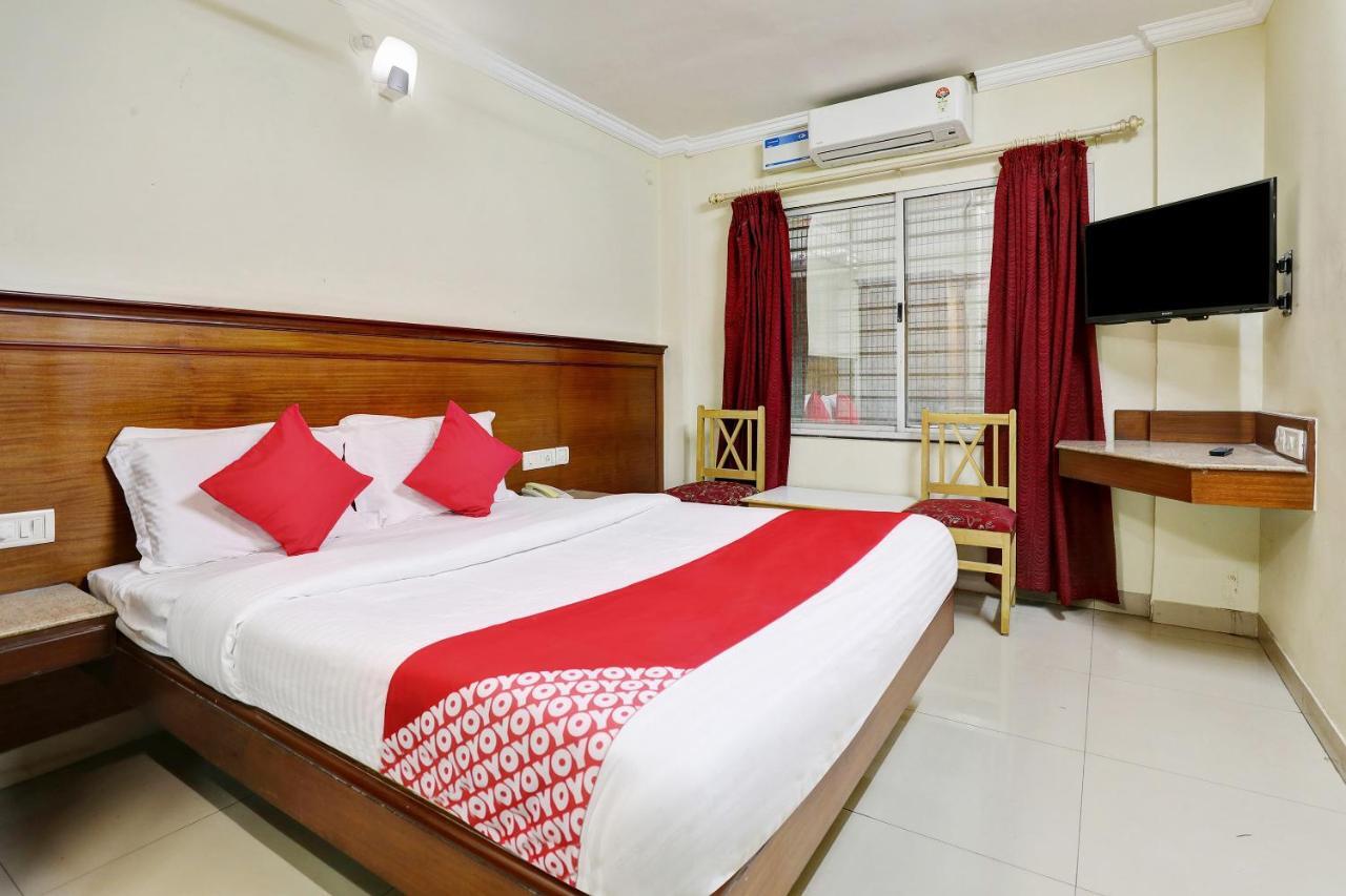 Oyo 38662 Snt Comforts Hotel 3*