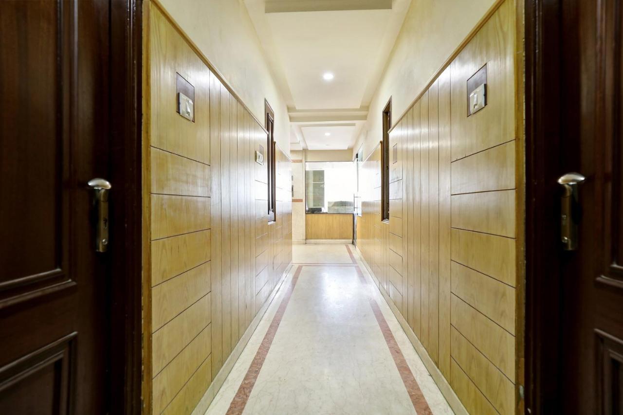 Hotel Oyo 38662 Snt Comforts 3*