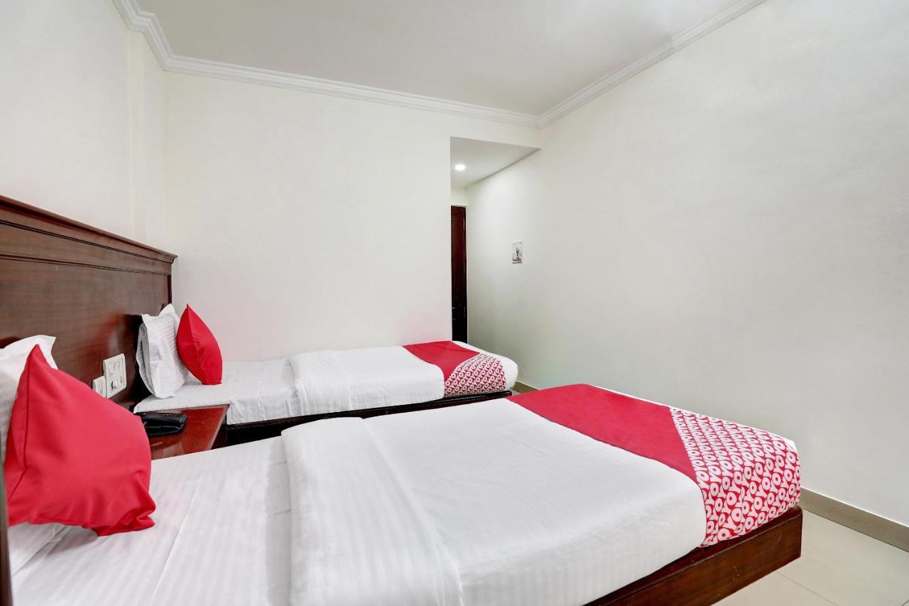 Oyo 38662 Snt Comforts Hotel