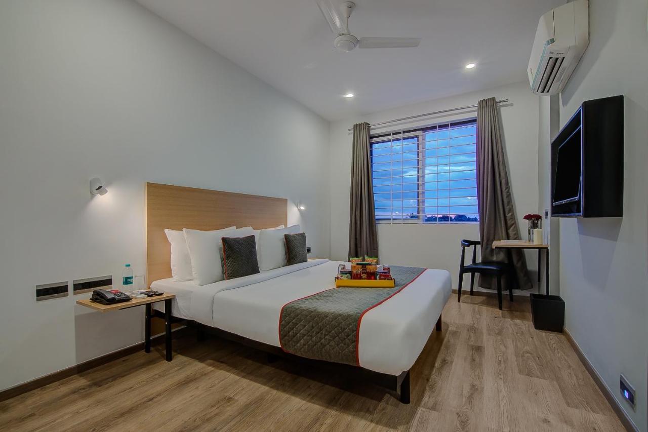 Hotel Super Townhouse Global Village Tech Park Near Kengeri Bus Terminal Metro Station 4*