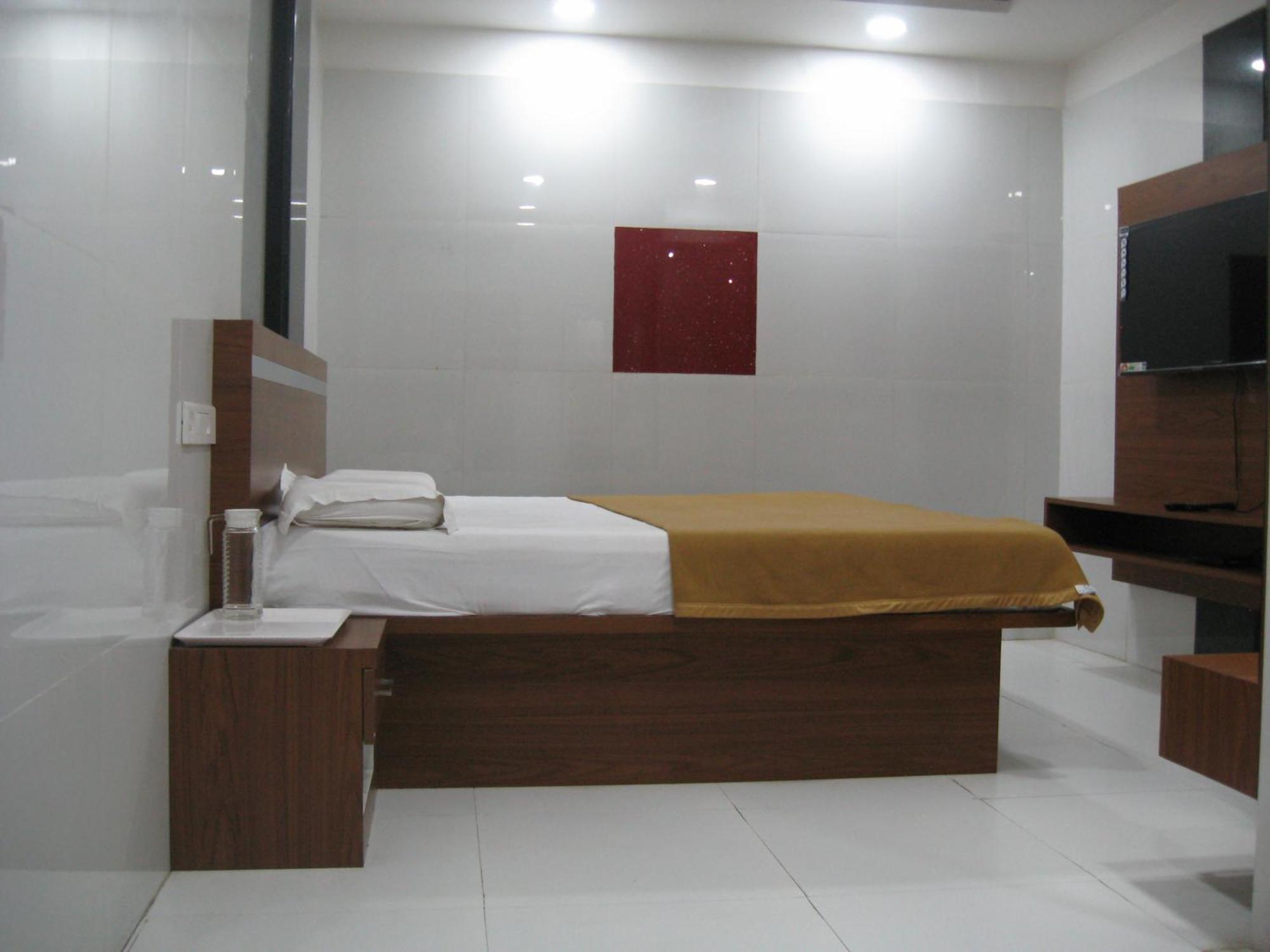 Economy hotel Sharada