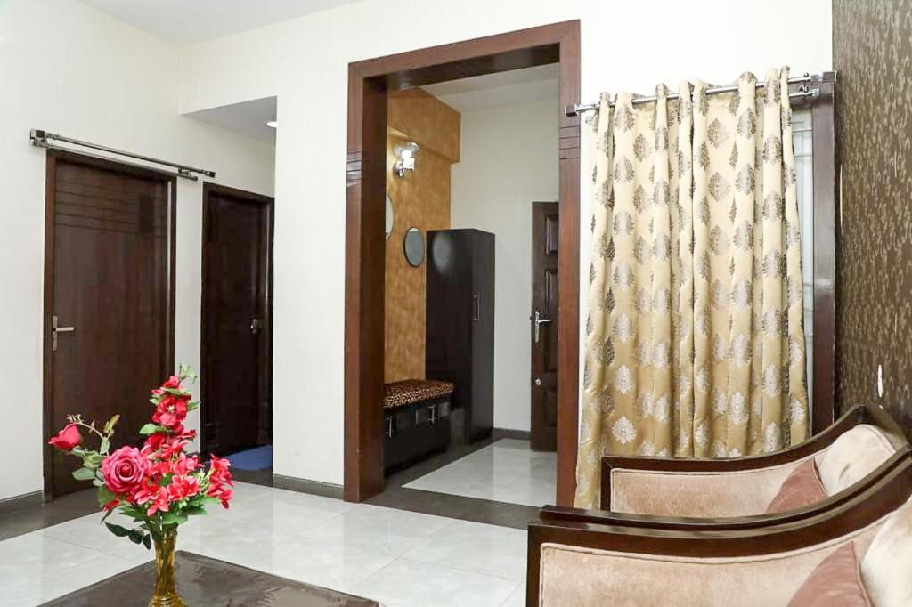 Bed & Breakfast Pink Petals Service Bangalore
