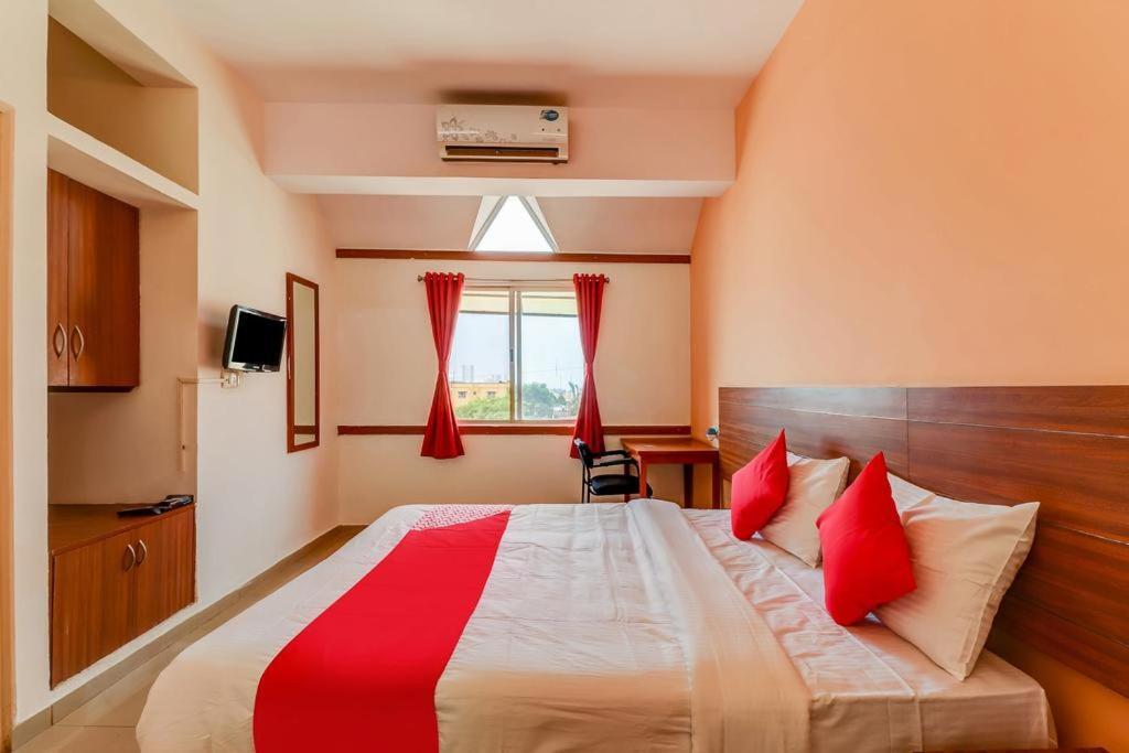 Frontier Galaxy Hotel