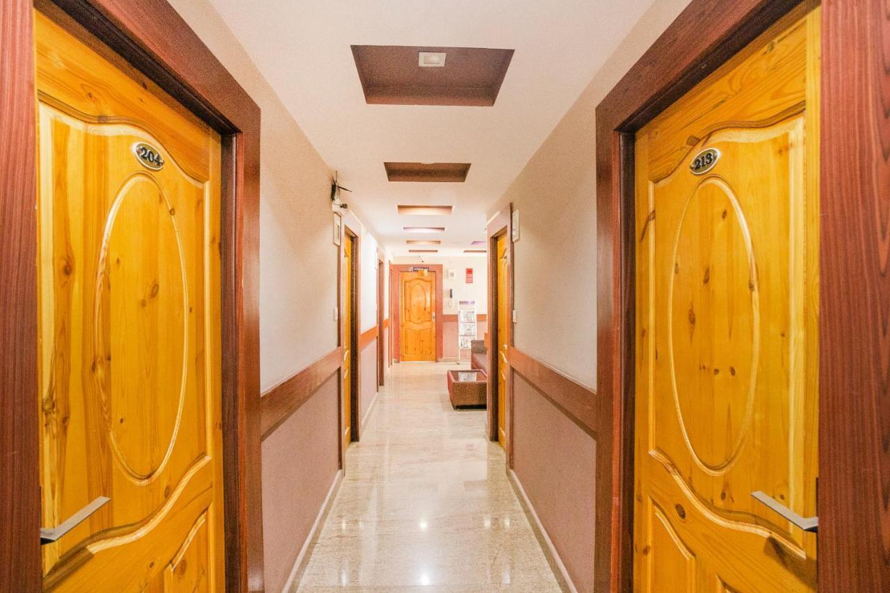 Oyo 436 Emirates Hotel