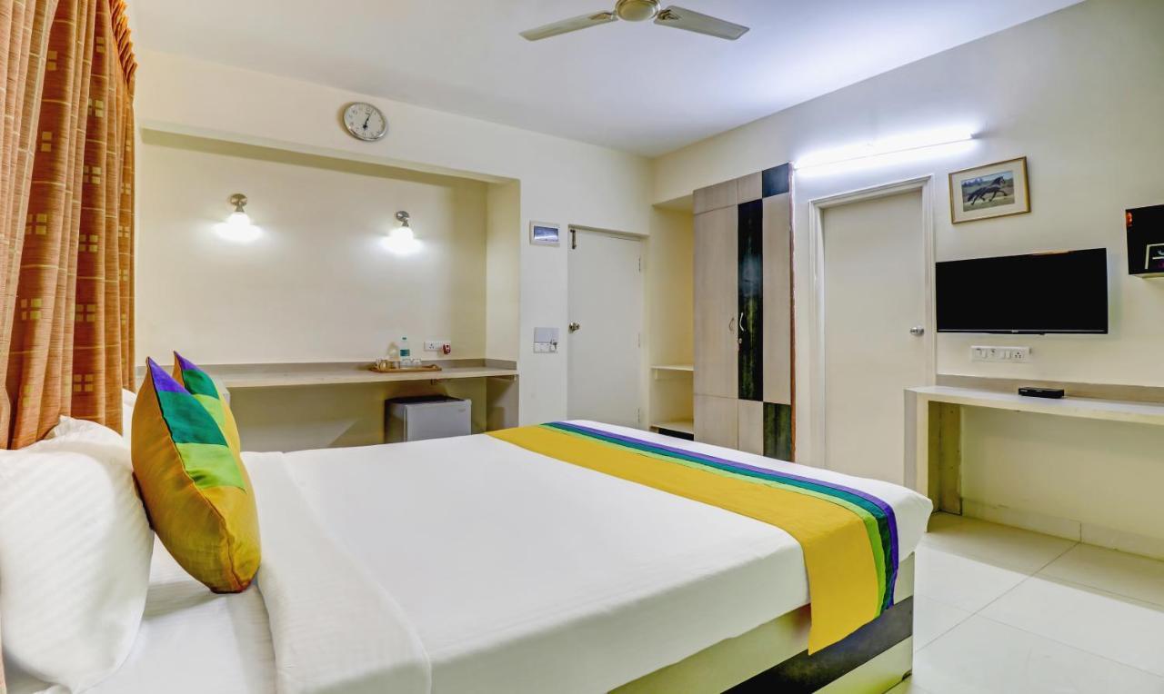 Treebo Trip Fern Leaf Hotel 3*