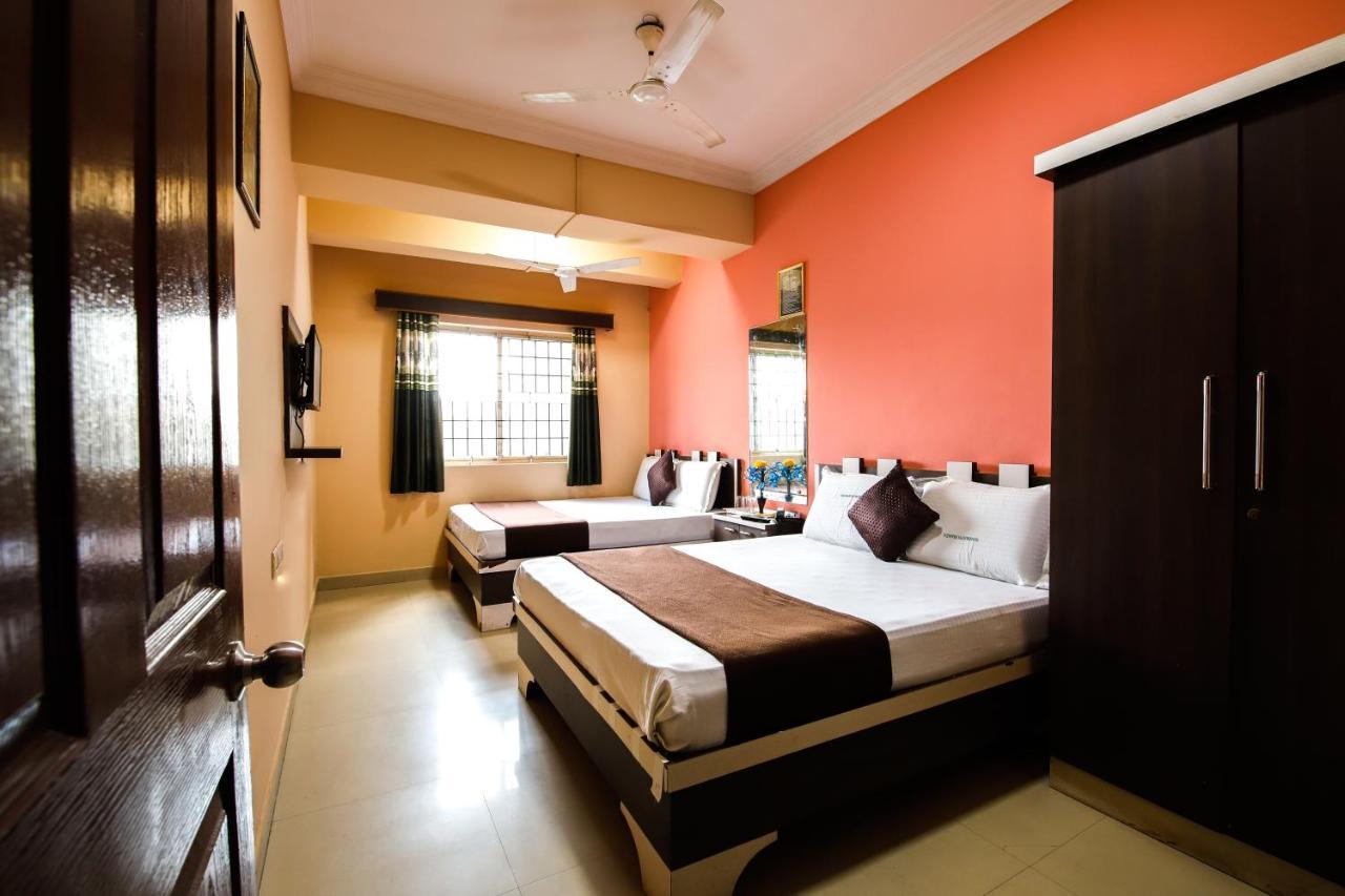 Lusia Hotel *