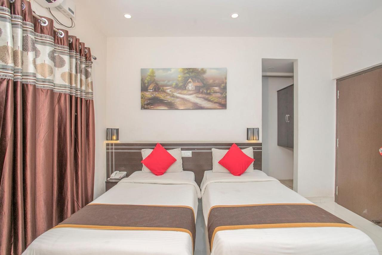 Oyo 24093 Kp Suits Hotel