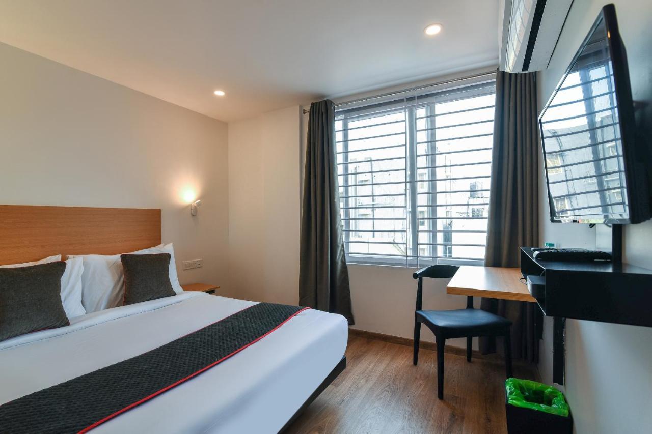Hotel Oyo Townhouse 255 Indiranagar Double Road Bangalore
