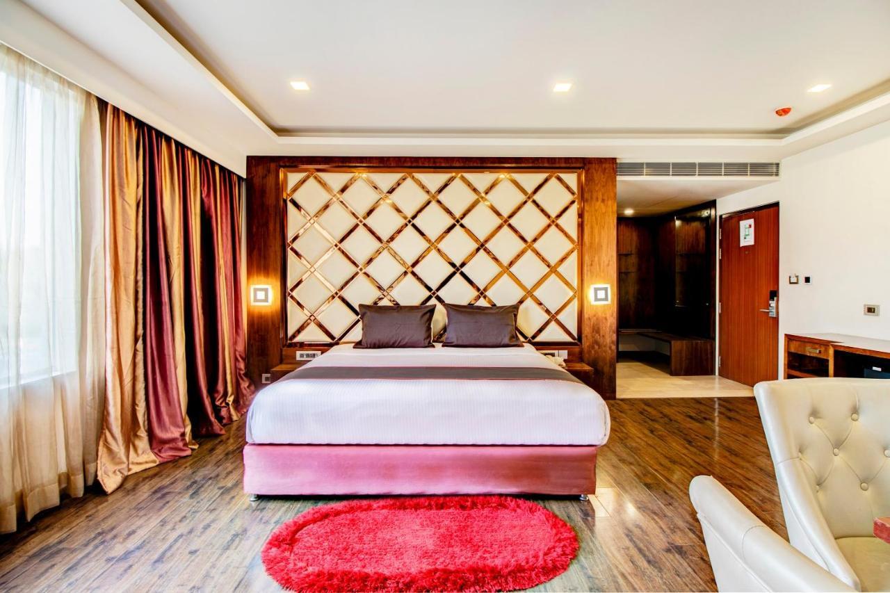 Sahar Pavillion Hotel 3*