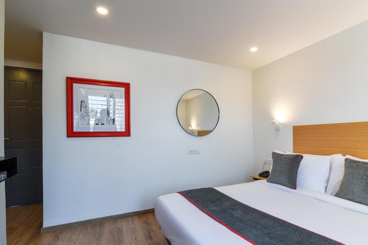 Oyo Townhouse 255 Indiranagar Double Road Hotel Bangalore