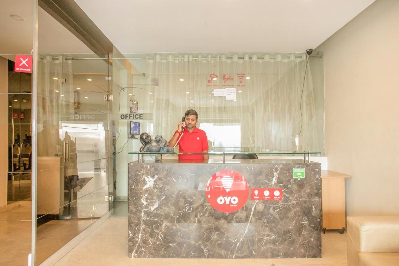 Oyo 24093 Kp Suits Hotel Bangalore