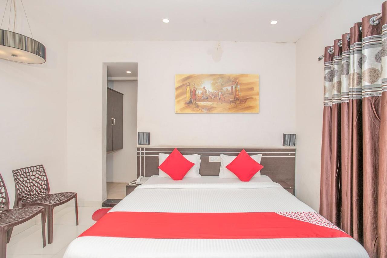 Oyo 24093 Kp Suits Hotel